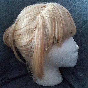 Blonde wig with bangs